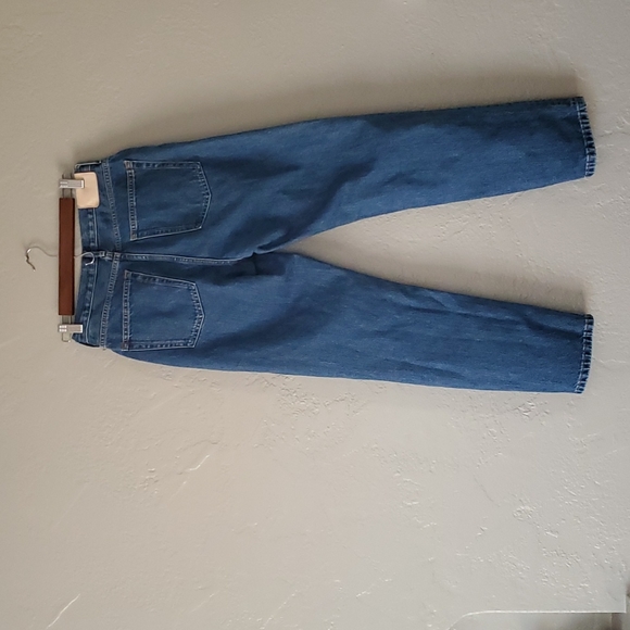 Everlane The '90s Cheeky Straight Jean in Medium Blue - Picture 6 of 12